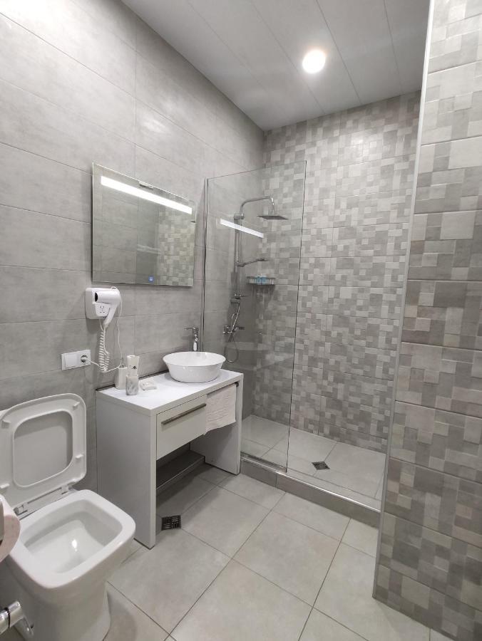 App 2 Apartment *
