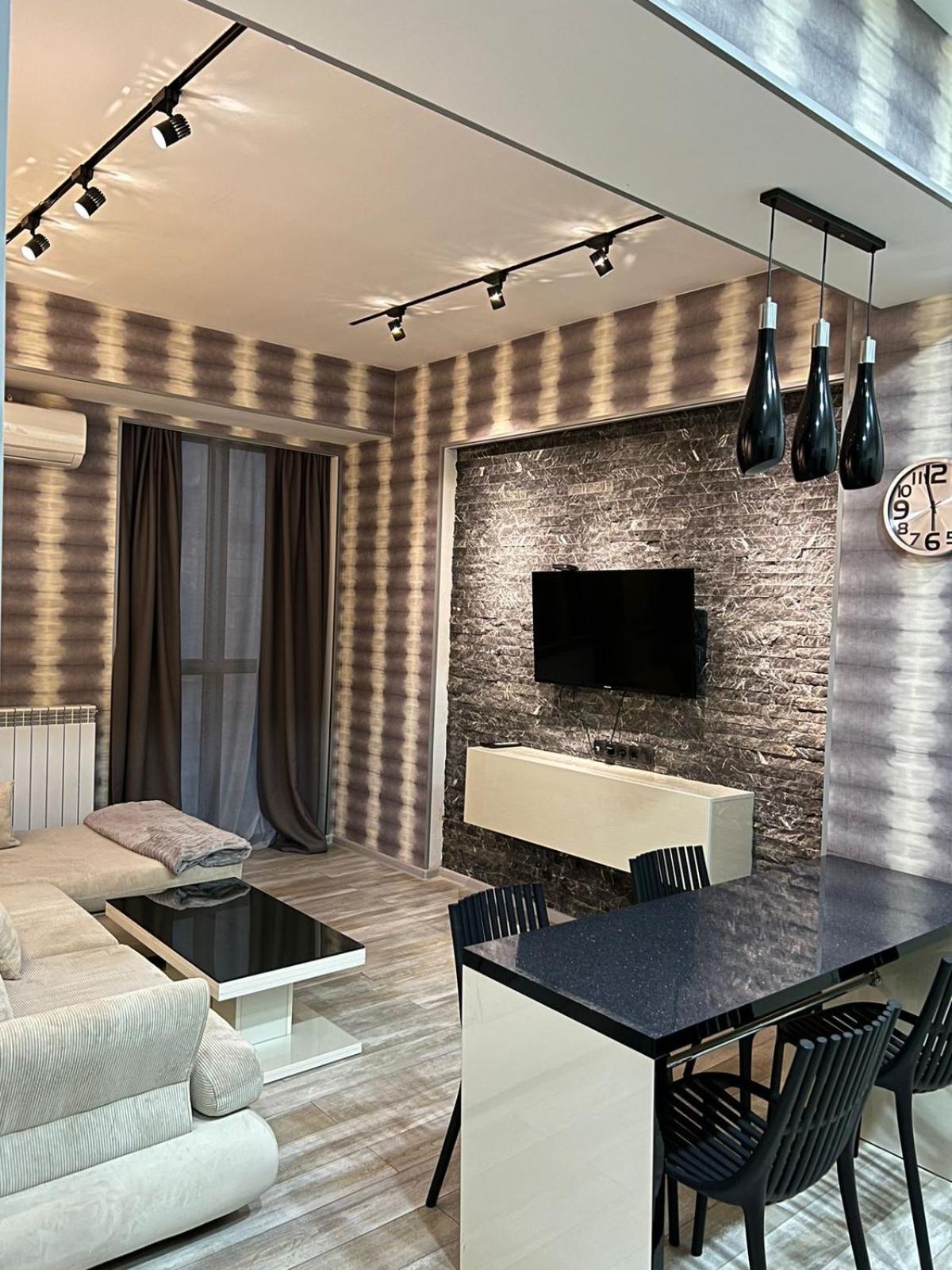Apartment App 2 *